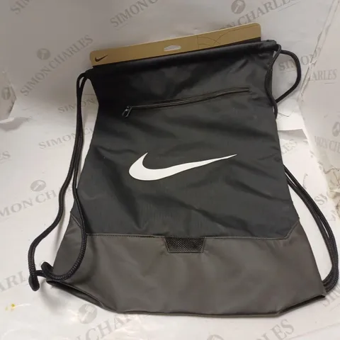 NIKE BRASILIA GYMSACK IN BLACK