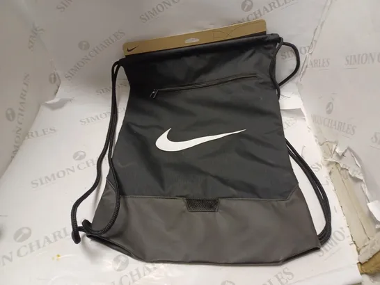 NIKE BRASILIA GYMSACK IN BLACK