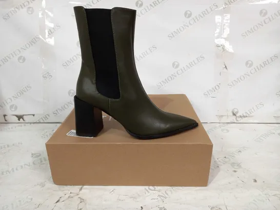 BOXED PAIR OF PRINCIPLES MONTANA BLOCK HEELED ANKLE BOOTS IN DARK GREEN UK SIZE 7