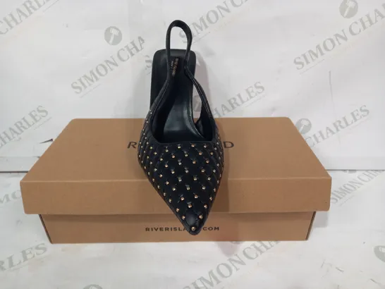 BOXED PAIR OF RIVER ISLAND KATRINA WIDE FIT POINTED TOE HEELS IN BLACK W. GOLD EFFECT STUDS UK SIZE 4