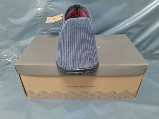 BOXED PAIR OF DUNLOP SLIPPERS IN GREY UK SIZE 8