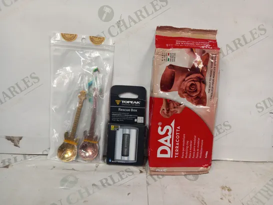 LOT OF APPROXIMATELY 15 ASSORTED HOUSEHOLD ITEMS TO INCLUDE DAS TERRACOTTA MODELLING CLAY, TOPEAK RESCUE BOX, GUITAR SPOON SET, ETC