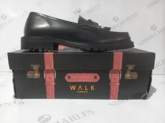 BOXED PAIR OF WALK LONDON CAMPUS TASSEL LOAFERS IN BLACK UK SIZE 8