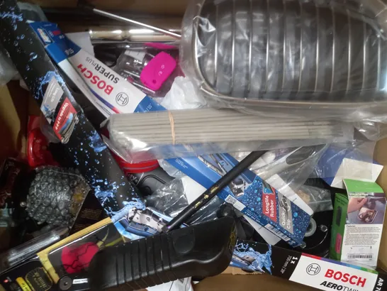 BOX OF APPROXIMATELY 20 ASSORTED VEHICLE PARTS AND ACCESSORY ITEMS TO INCLUDE 3 PIECE CENTRE PUNCH SET, GOOFY TURN SIGNAL INDICATOR, SHIMANO IG51 CHAIN, ETC