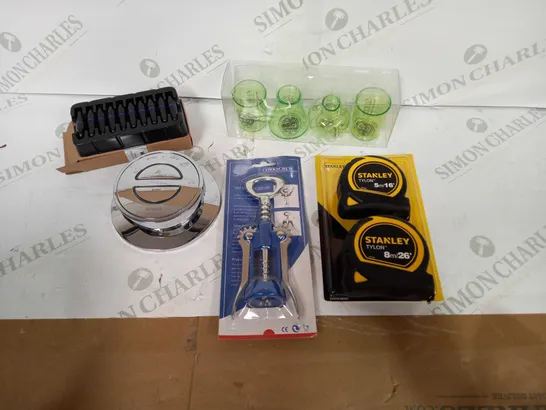 BOX OF APPROX 30 ASSORTED ITEMS TO INCLUDE - STANLEY TAPE MEASURES, KEY FOBS, BOTTLE OPENERS ETC