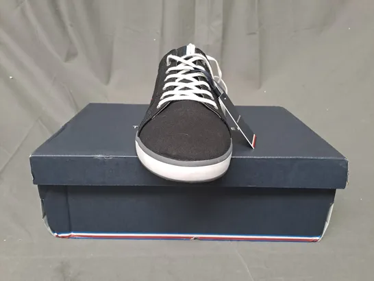 BOXED PAIR OF TOMMY HILFIGER SHOES IN BLACK UK SIZE 13