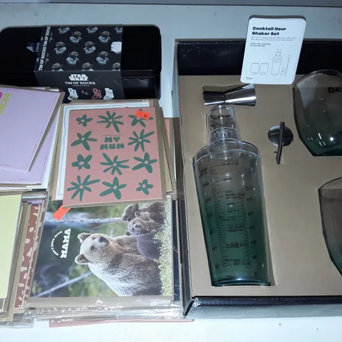 LOT OF ASSORTED ITEMS TO INCLUDE COCKTAIL HOUR SHAKER SET, TIN SOCKS AND GREETING CARDS