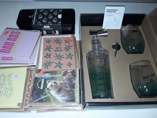 LOT OF ASSORTED ITEMS TO INCLUDE COCKTAIL HOUR SHAKER SET, TIN SOCKS AND GREETING CARDS