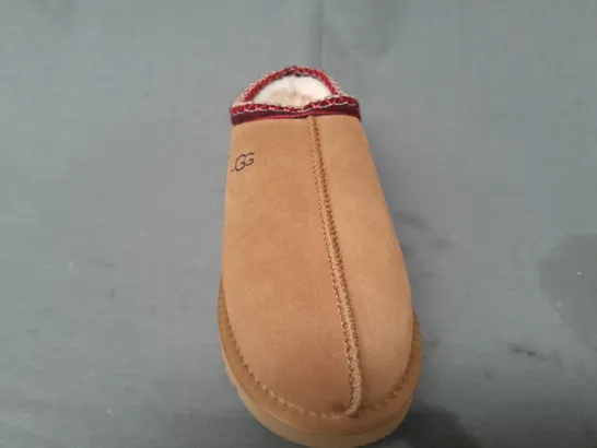 BOXED PAIR OF UGG SHOES IN CHESTNUT UK SIZE 6