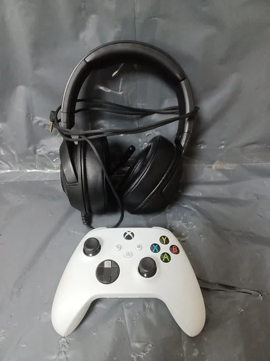 XBOX SERIES S CONSOLE WITH CONTROLLER, HEADSET, HDMI AND CHARGING CABLE AND POWER PLUG WHITE