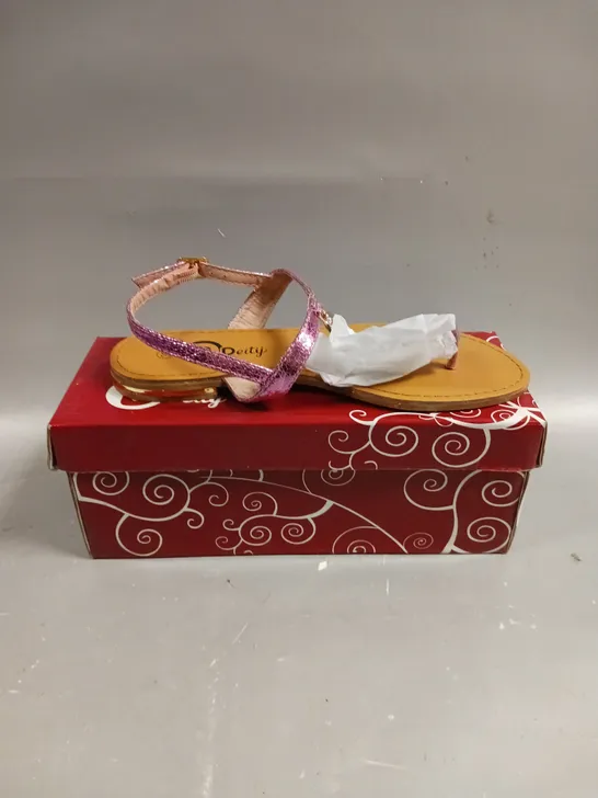 BOXED PAIR OF DEITY SANDLES IN PINK - SIZE 3