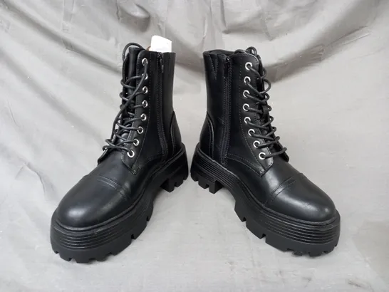 BOXED PAIR OF PRETTY LITTLE THING LACE UP CHUNKY SOLE HIKER BOOTS IN BLACK UK SIZE 3