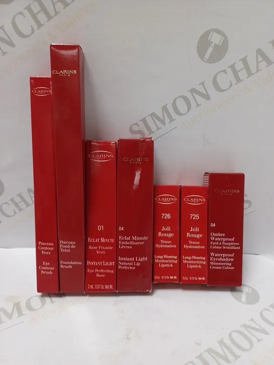 LOT OF APPROX 50 ASSORTED CLARINS PRODUCTS TO INCLUDE INSTANT LIGHT NATURAL PERFECTOR, MOISTURIZING LIPSTICK 726, WATERPROOF EYESHADOW COLOUR, ETC