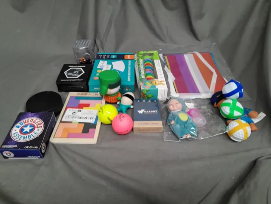 APPROXIMATELY 10 ASSORTED TOYS AND GAMES TO INCLUDE GOLF BALLS, BABY TOYS AND CARD GAMES