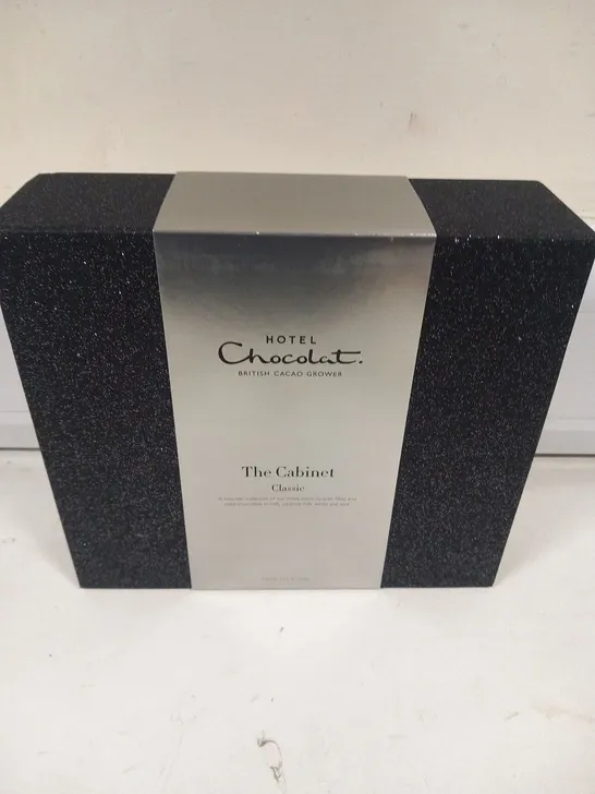 BOXED HOTEL CHOCOLAT THE CABINET CLASSIC