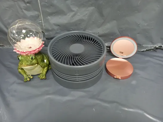 APPROXIMATELY 10 HOUSEHOLD ITEMS TO INCLUDE AN LED FROG, FOLDABLE FAN AND LED COMPACT MIRROR