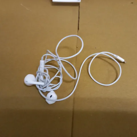 APPLE EARPODS LIGHTING CONNECTOR