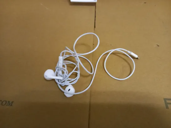 APPLE EARPODS LIGHTING CONNECTOR