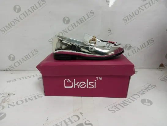APPROXIMATELY 13 BOXED PAIR OF KELSI KIDS BUTTERFLY EMBROIDERED LOAFERS IN SILVER TO INCLUDE SIZES 1, 2, 8, 9, 10, 11, 12, 13