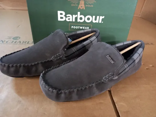 PAIR OF BARBOUR MONTY SLIPPERS IN GREY - UK 9