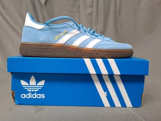 BOXED PAIR OF ADIDAS HANDBALL SPEZIAL IN BLUE/WHITE UK SIZE 6