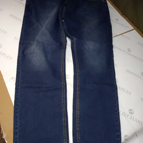 D555 TAPERED FIT DENIM AMBROSE JEANS IN VINTAGE BLUE - 42R 107CM