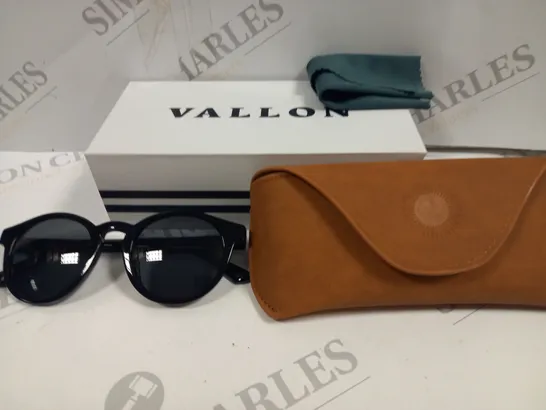 BOXED PAIR OF VALLON WAYLON GLASSES - BLACK