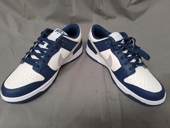 BOXED PAIR OF NIKE SHOES IN NAVY/WHITE/GREY UK SIZE 9