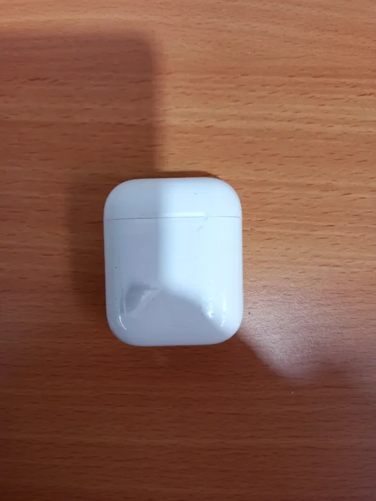 APPLE AIRPODS