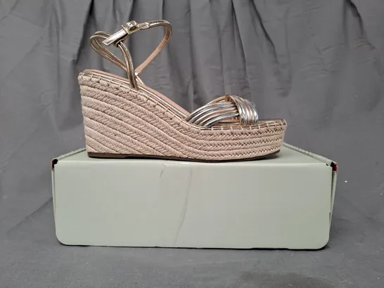 BOXED PAIR OF TED BAKER OPEN TOE HIGH WEDGE SANDALS IN METALLIC GOLD/SILVER EU SIZE 40