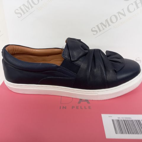 BOXED PAIR OF MODA IN PELLE SLIP ON SHOES - BLUE SIZE 39EU