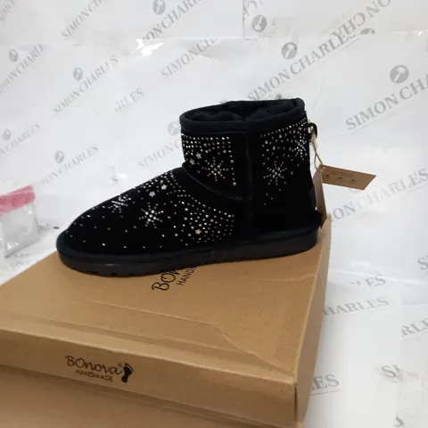 BOXED PAIR OF BONOVA SHOES