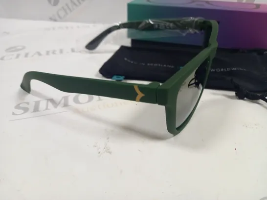 KYLOE POLARISED SUNGLASSES IN GREEN