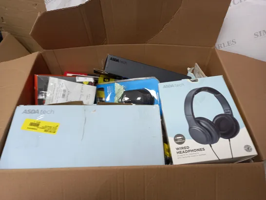 BOX OF ASSORTED ELECTRONICS TO INCLUDE HEADPHONES, POWER BANKS, REMOTES ETC 