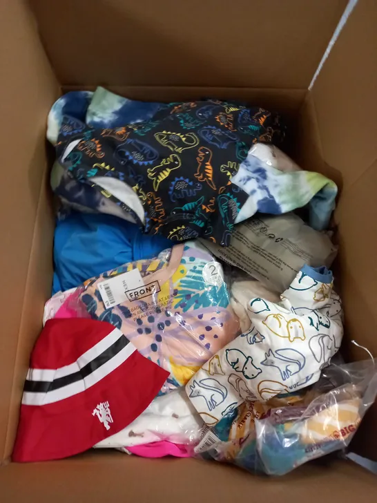 LARGE BOX OF ASSORTED KIDS CLOTHING ITEMS TO INCLUDE BAGS, BABY GROWS AND DRESSES