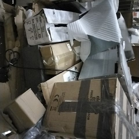 PALLET OF ASSORTED FURNITURE PARTS TO INCLUDE 2 METAL CHAIR FRAMES AND A  3M CANTILEVER PARASOL 