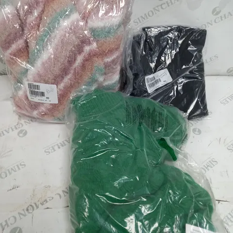 BOX OF ASSORTED CLOTHING ITEM TO INCLUDE JUMPERS - TROUSERS - JACKETS IN VARIOUS SIZES AND DESIGNS / COLLECTION ONLY 