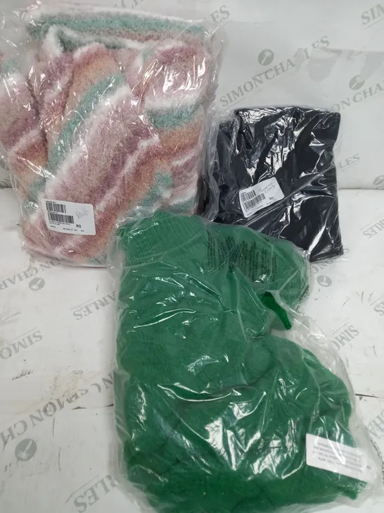 BOX OF ASSORTED CLOTHING ITEM TO INCLUDE JUMPERS - TROUSERS - JACKETS IN VARIOUS SIZES AND DESIGNS / COLLECTION ONLY 