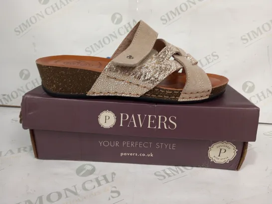 BOXED PAIR OF PAVERS OPEN TOE CROSS STRAP SANDALS IN BEIGE SIZE 7