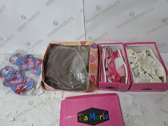 APPROXIMATELY 10 PAIRS OF ASSORTED SHOES TO INCLUDE BOXED AND UNBOXED TRAINERS, FLIPFLOPS AND BOOTS