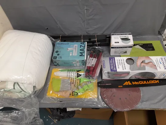 BOX OF APPROXIMATELY 15 ASSORTED HOUSEHOLD ITEMS TO INCLUDE HYDRO WONDER RUG, LED SOLAR FENCE LIGHT, AND GOODHOME BASIN MIXER ETC.