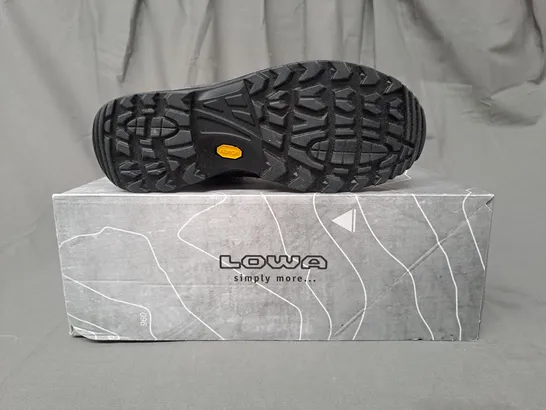 BOXED PAIR OF LOWA RENEGADE GTX MID SHOES IN BLACK UK SIZE 5