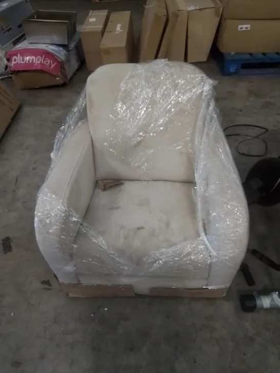 UPHOLSTERED SOFT FABRIC ARMCHAIR 