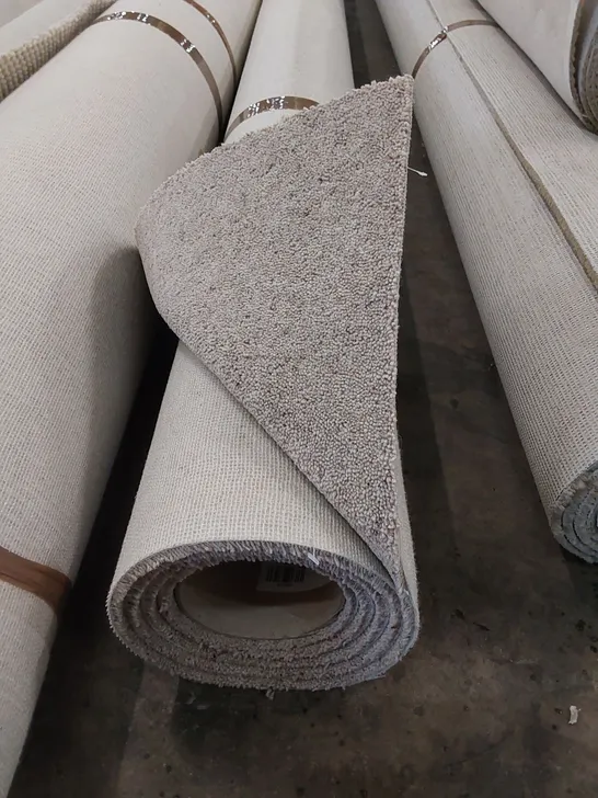ROLL OF QUALITY DIMENSION BERBER CLEVELAND WAY CARPET // SIZE: 4m X 2.43m