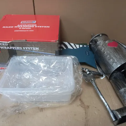 BOX OF APROXIMATELY 15 ASSORTED HOUSEHOLD ITEMS TOO INCLUDE STORAGE BOXES , LIGHTBULBS , ROD DRYER , ETC  