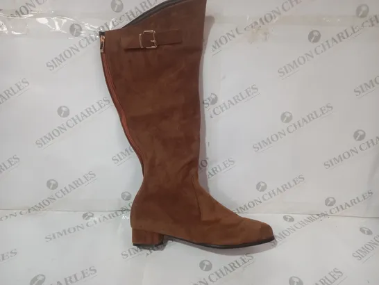 BOXED PAIR OF DESIGNER LOW BLOCK HEEL KNEE HIGH SUEDE BOOTS IN BROWN EU SIZE 45