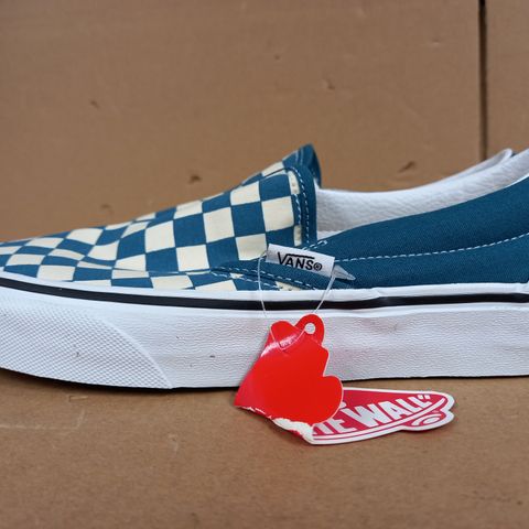 BOXED PAIR OF VANS SLIP-ON CHECKERBOARD TRAINERS BLUE SIZE 4UK