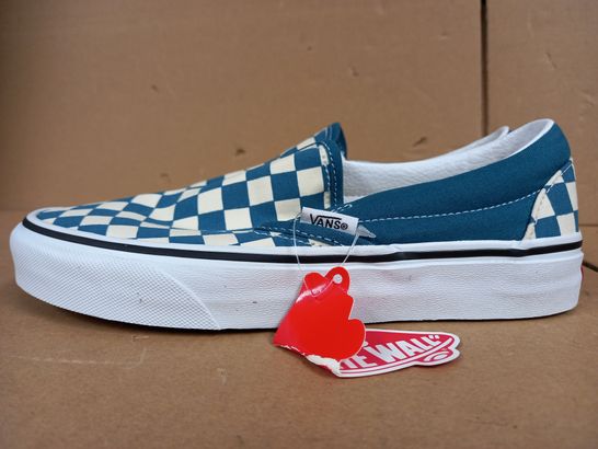 BOXED PAIR OF VANS SLIP-ON CHECKERBOARD TRAINERS BLUE SIZE 4UK