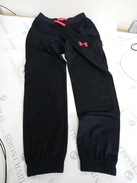 UNDER ARMOUR KNIT TRACKSUIT PANTS IN BLACK (CHILDRENS MEDIUM)