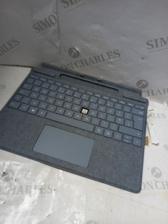 MICROSOFT SURFACE PRO 8 OR PRO X - SIGNATURE TYPE COVER